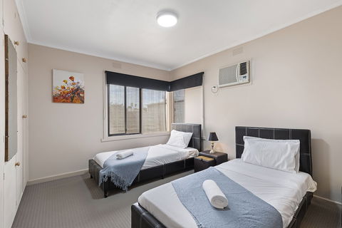 The Gazebo Place - Spacious 4 Bedroom Near Murray River - Accommodation Batemans Bay 1