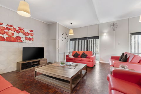 The Gazebo Place - Spacious 4 Bedroom Near Murray River - Accommodation Batemans Bay 2