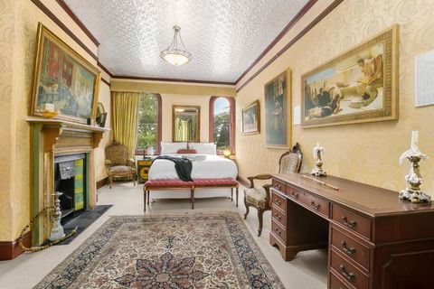 Grand & Central On George Unique Opulent - Accommodation Batemans Bay 4