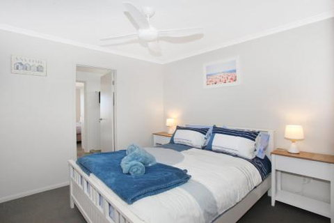 BEACH SHOPS & FABULOUS VACATION HOME! - Accommodation Batemans Bay 4