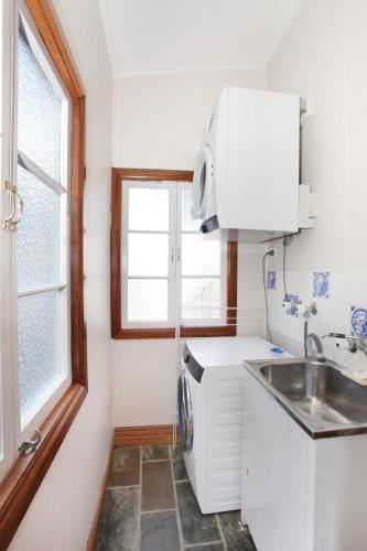 BEACH SHOPS & FABULOUS VACATION HOME! - Accommodation Batemans Bay 5