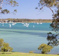 Corlette Waterfront 2 / 44 Danalene Parade Waterfront Luxury WIFI Aircon Boat Parking - Accommodation Batemans Bay
