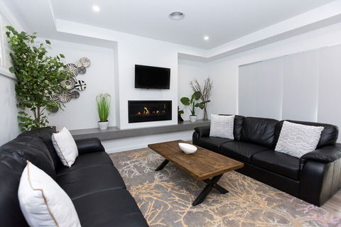 Two Ten Luxury CBD Accommodation - Accommodation Batemans Bay 1