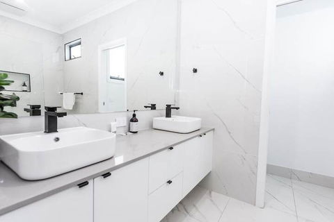 Two Ten Luxury CBD Accommodation - Accommodation Batemans Bay 5