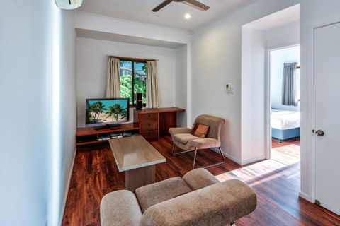 Uisce Luxury Holiday House With Jacuzzi Pool Table Cinema Premium Foxtel & Two Buggies - Accommodation Batemans Bay 4