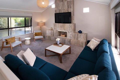 GIFFORD HOUSE - Accommodation Batemans Bay 2