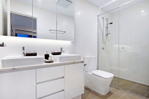 NEO Apartments Holidays Gold Coast - Accommodation Batemans Bay 5