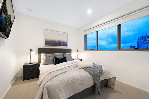 NEO Apartments Holidays Gold Coast - Accommodation Batemans Bay 3