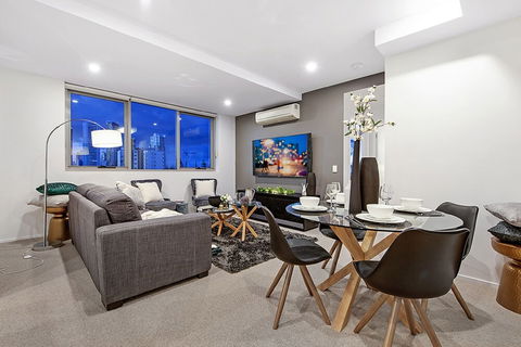 NEO Apartments Holidays Gold Coast - Accommodation Batemans Bay 4
