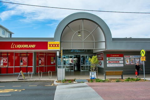 WaterviewsPool Wifi Its All Here ! Welsby Pde Bongaree - Accommodation Batemans Bay 3