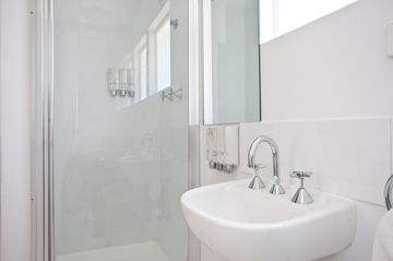 Easystay Studio Apartments - Accommodation Batemans Bay 4