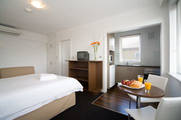 Easystay Studio Apartments - Accommodation Batemans Bay 3