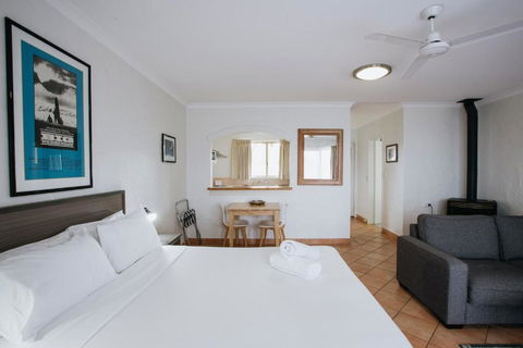 Canal Rocks Beachfront Apartments - Accommodation Batemans Bay 3