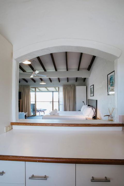 Canal Rocks Beachfront Apartments - Accommodation Batemans Bay 2