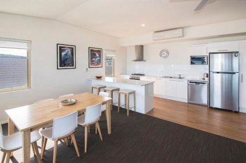 Canal Rocks Beachfront Apartments - Accommodation Batemans Bay 1