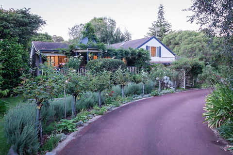 Rosewood Guesthouse - Accommodation Batemans Bay 1