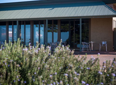 Foreshore Motor Inn - Accommodation Batemans Bay 0