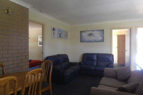 Top Of The Lake Units - Accommodation Batemans Bay 5