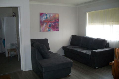 Top Of The Lake Units - Accommodation Batemans Bay 6