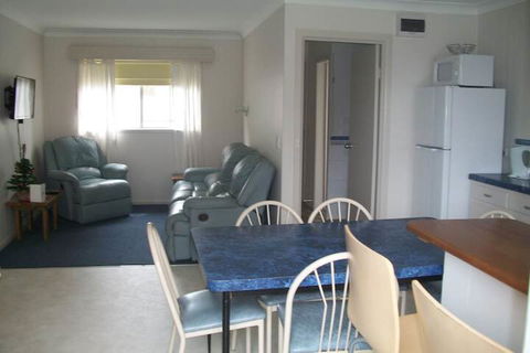 Top Of The Lake Units - Accommodation Batemans Bay 4
