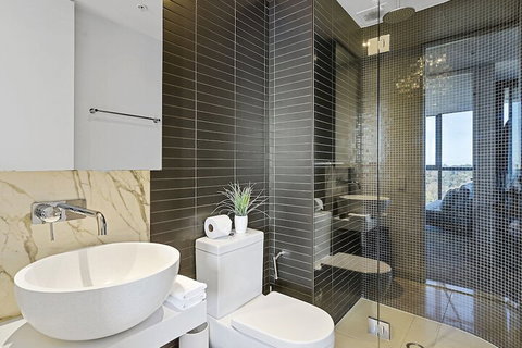 LAURENT Views Of MCG & Yarra River + Fed Square - Accommodation Batemans Bay 5