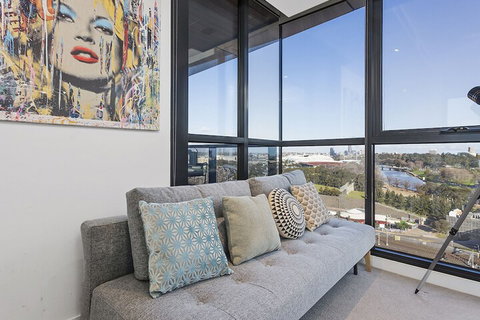 LAURENT Views Of MCG & Yarra River + Fed Square - Accommodation Batemans Bay 4