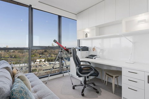 LAURENT Views Of MCG & Yarra River + Fed Square - Accommodation Batemans Bay 3