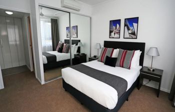 Under The Townsville Sun (694I) - Accommodation Batemans Bay 0