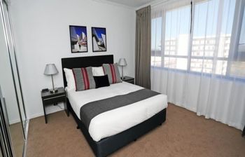 Under The Townsville Sun (694I) - Accommodation Batemans Bay 2