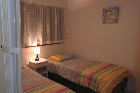Immaculate First Floor Waterfront Unit Welsby Pde Bongaree - Accommodation Batemans Bay 2