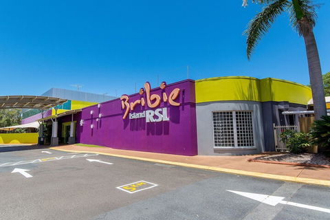 Immaculate First Floor Waterfront Unit Welsby Pde Bongaree - Accommodation Batemans Bay 1