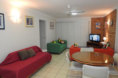 Immaculate First Floor Waterfront Unit Welsby Pde Bongaree - Accommodation Batemans Bay 3