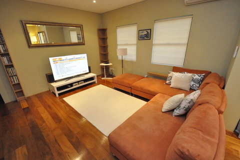 Glebe Fully Furnished 1 BDR Apart 47 ROS - Accommodation Batemans Bay 4