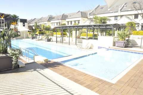 Glebe Fully Furnished 1 BDR Apart 47 ROS - Accommodation Batemans Bay 2