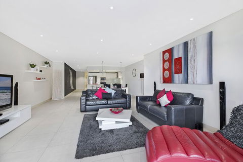 Coast Luxury Apartment 21 - Accommodation Batemans Bay 1
