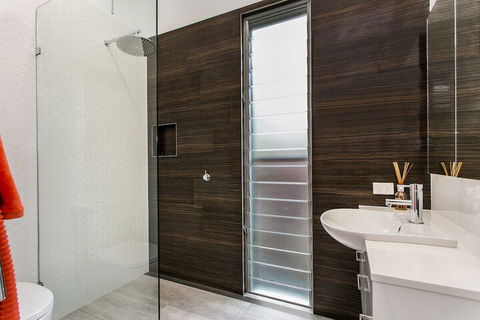 Studio 9 - Accommodation Batemans Bay 2