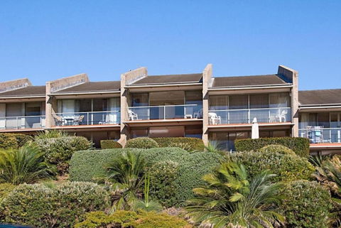 10 / 130 Lighthouse Rd Byron Bay James Cook Apartments - Accommodation Batemans Bay 4