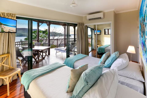 NEWLY BEAUTFULLY RENOVATED 16 The Casuarina 3 Bedroom House With 180 Degree Ocean Views - Accommodation Batemans Bay 3