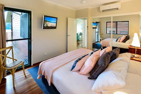 NEWLY BEAUTFULLY RENOVATED 16 The Casuarina 3 Bedroom House With 180 Degree Ocean Views - Accommodation Batemans Bay 1