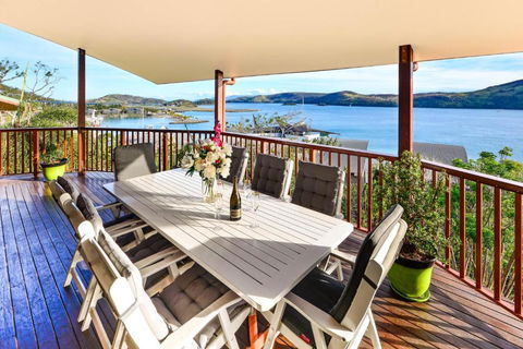 NEWLY BEAUTFULLY RENOVATED 16 The Casuarina 3 Bedroom House With 180 Degree Ocean Views - Accommodation Batemans Bay 2