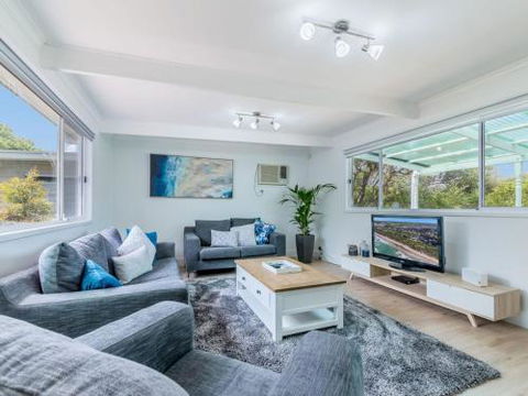 DRIFTAWAY ACROSS FROM SURF BEACH - Accommodation Batemans Bay 1