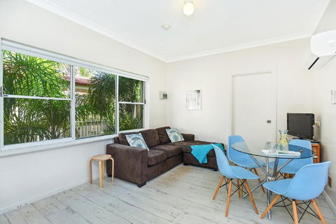 Smugglers Resort Style Apartments No 9 - Accommodation Batemans Bay 1