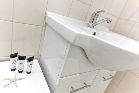 Smugglers Resort Style Apartments No 9 - Accommodation Batemans Bay 5