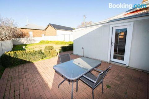 William Cottage Central Heritage Home - Accommodation Batemans Bay 4
