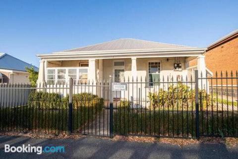 William Cottage Central Heritage Home - Accommodation Batemans Bay 0