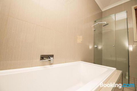 William Cottage Central Heritage Home - Accommodation Batemans Bay 6