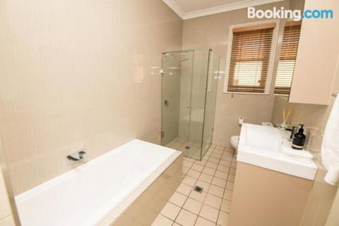 William Cottage Central Heritage Home - Accommodation Batemans Bay 1