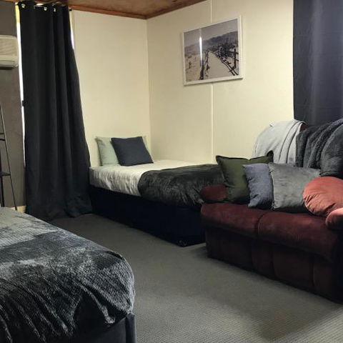Granite Belt Cabins - Accommodation Batemans Bay 4