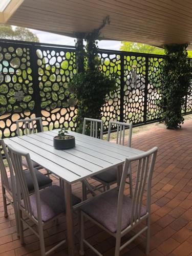 Granite Belt Cabins - Accommodation Batemans Bay 1
