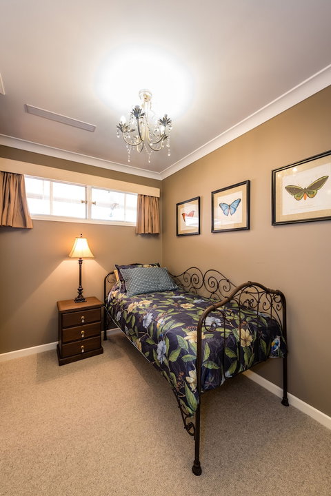 Hedge House- Luxury Space Style Location - Accommodation Batemans Bay 4